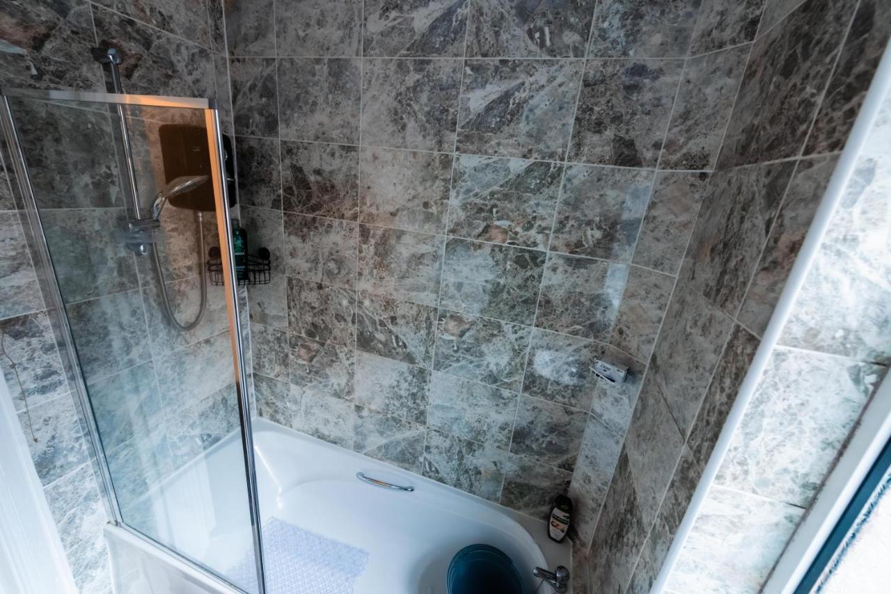 The Private Villa, Northampton Centre, 9 Beds, 5 Bedrooms, Sleeps 12 Ngoại thất bức ảnh