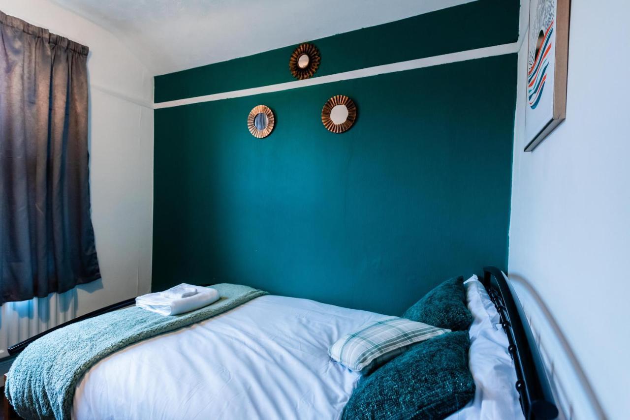 The Private Villa, Northampton Centre, 9 Beds, 5 Bedrooms, Sleeps 12 Ngoại thất bức ảnh