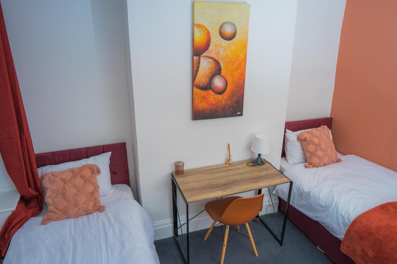 The Private Villa, Northampton Centre, 9 Beds, 5 Bedrooms, Sleeps 12 Ngoại thất bức ảnh