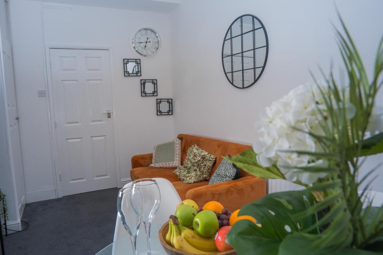 The Private Villa, Northampton Centre, 9 Beds, 5 Bedrooms, Sleeps 12 Ngoại thất bức ảnh
