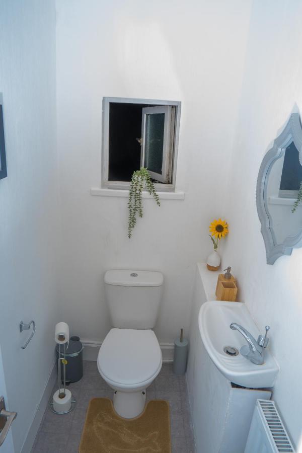 The Private Villa, Northampton Centre, 9 Beds, 5 Bedrooms, Sleeps 12 Ngoại thất bức ảnh
