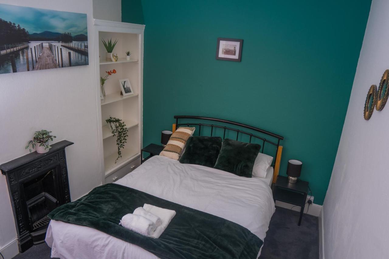 The Private Villa, Northampton Centre, 9 Beds, 5 Bedrooms, Sleeps 12 Ngoại thất bức ảnh