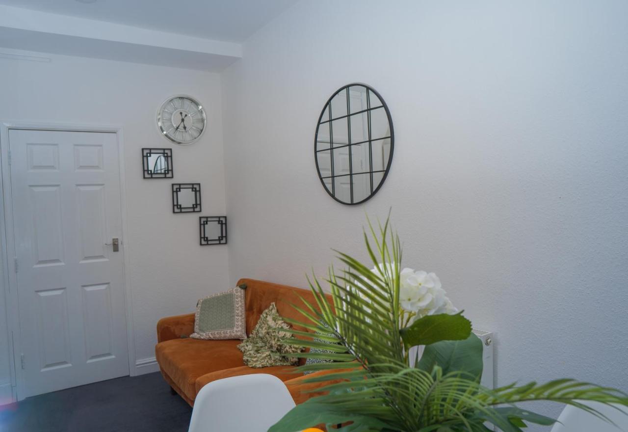 The Private Villa, Northampton Centre, 9 Beds, 5 Bedrooms, Sleeps 12 Ngoại thất bức ảnh
