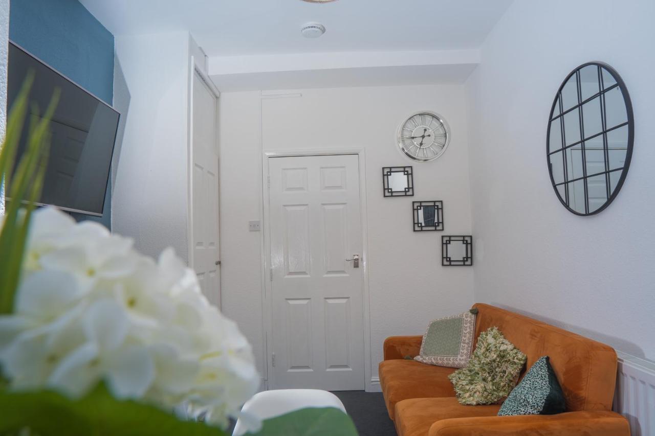 The Private Villa, Northampton Centre, 9 Beds, 5 Bedrooms, Sleeps 12 Ngoại thất bức ảnh