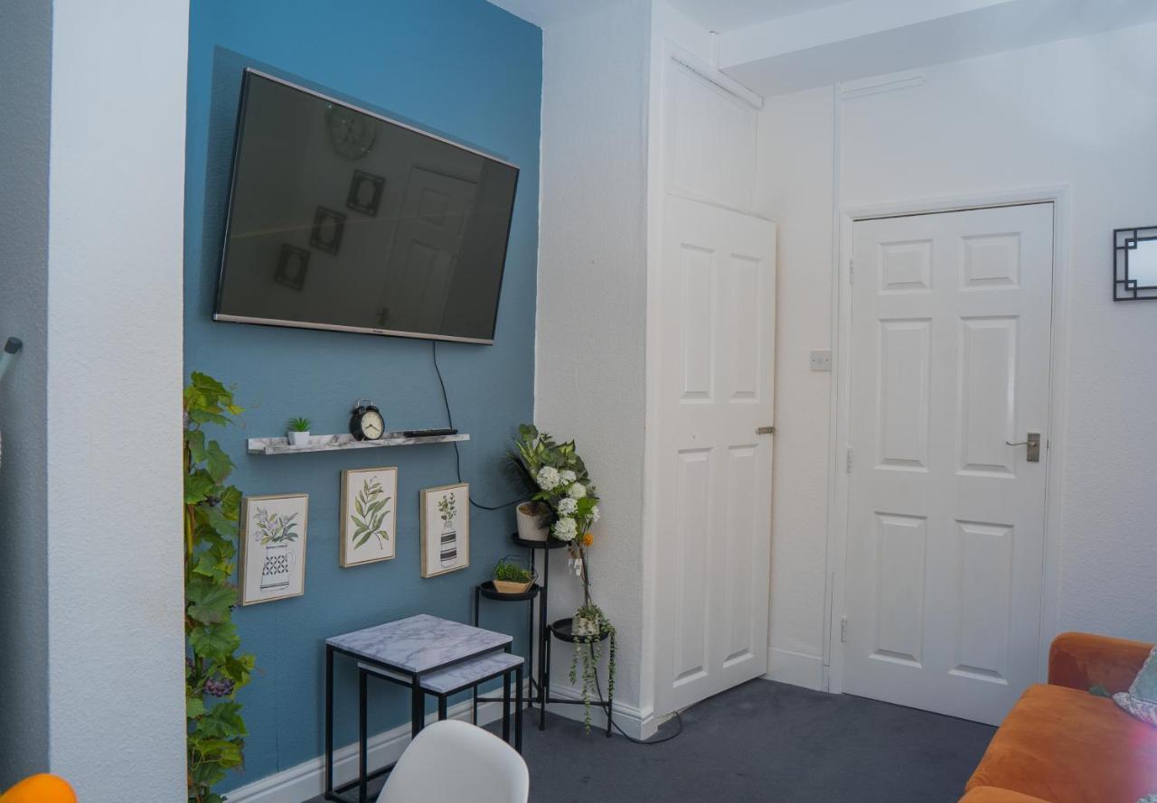 The Private Villa, Northampton Centre, 9 Beds, 5 Bedrooms, Sleeps 12 Ngoại thất bức ảnh